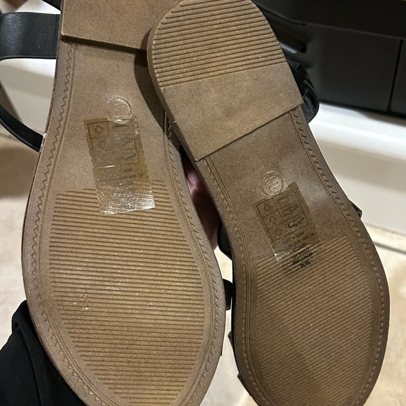 🐆3/$15 Pierre Dumas sandals - Picture 5 of 5